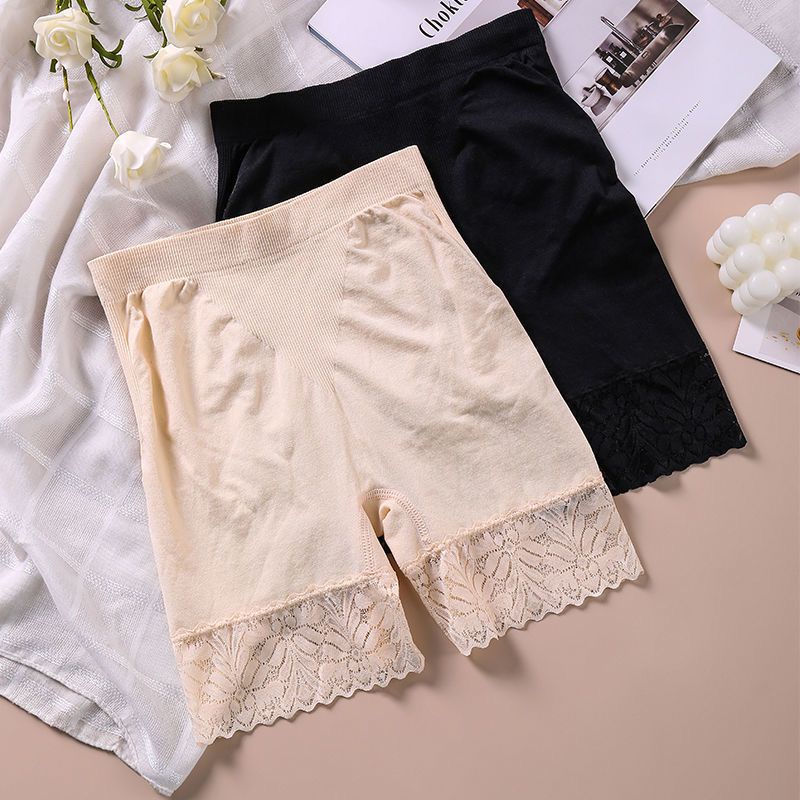 Celana Dalam Pendek Wanita Motif Renda Legging ShortPants Import