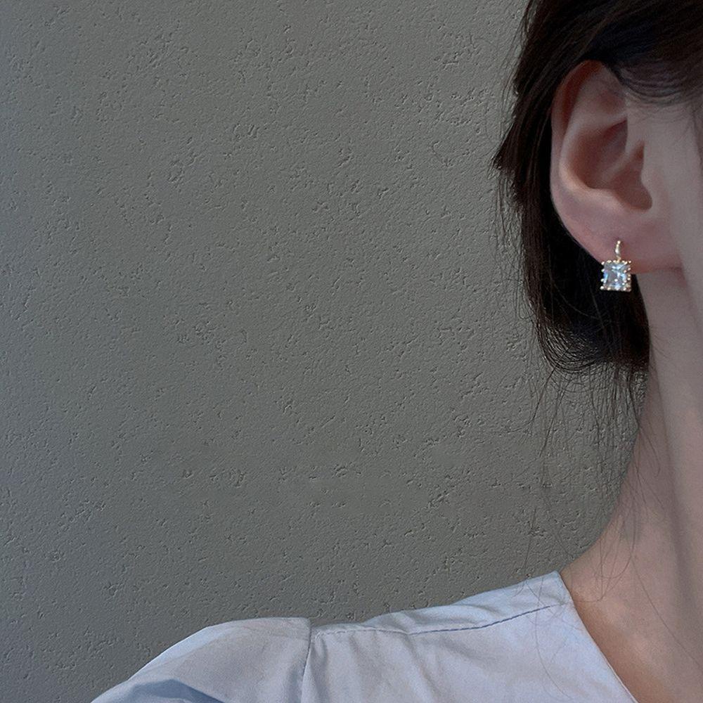 Mxbeauty Anting Wanita Trendy Geometris Lucu Kecil Elegan Hitam Putih Anting Gaya Korea