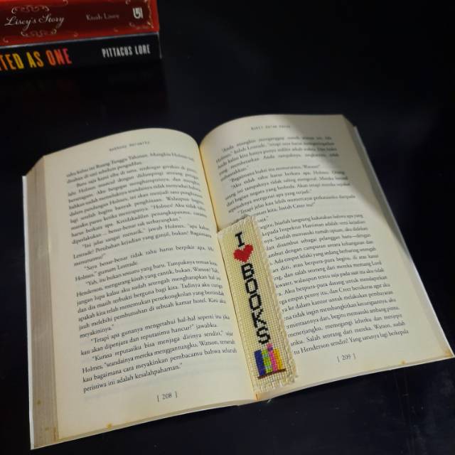 

Mini Embroidery Cross Stitch Bookmark / Bookmark Sulam Kristik / Pembatas Buku Sulam Kristik Mini