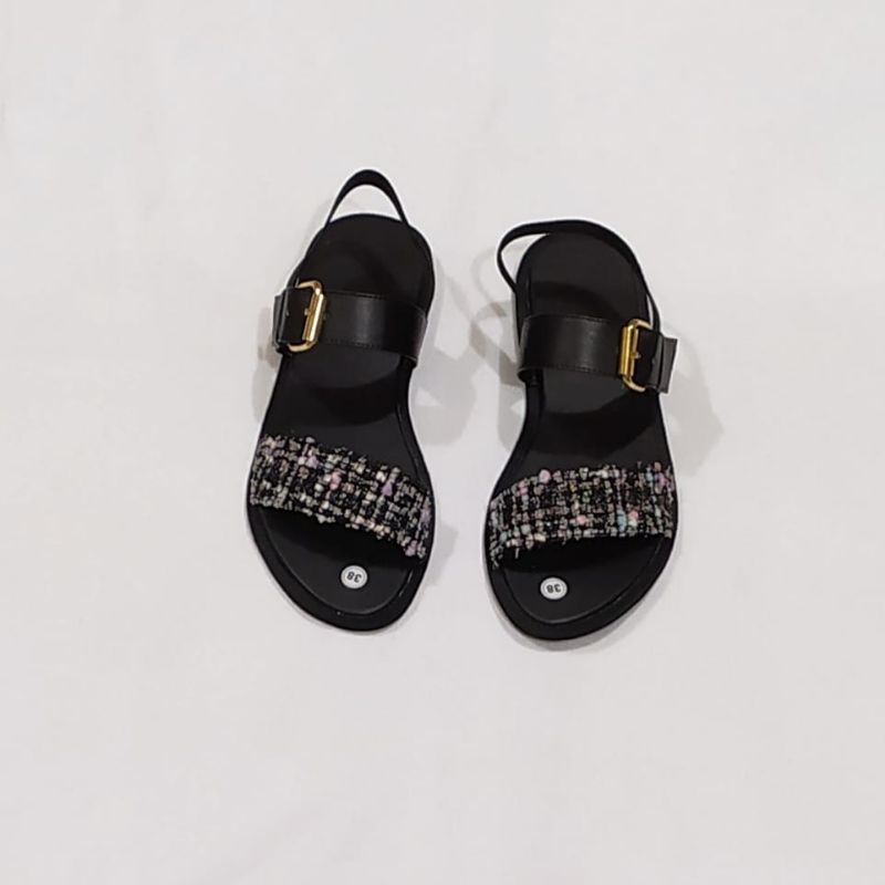 SB// SANDAL FLATS DIANA HITAM