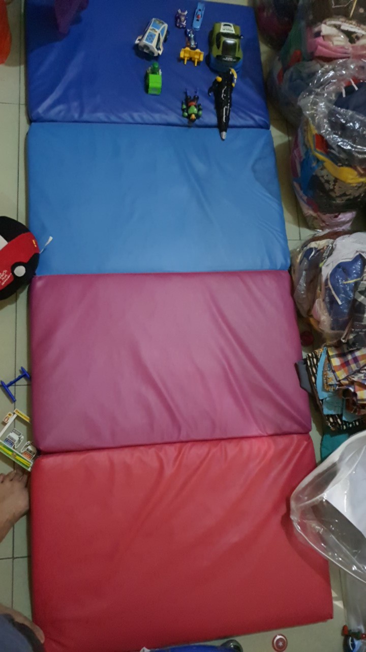 The Luxe Mattress Random Color 4 Folding 70x180cm Waterproof