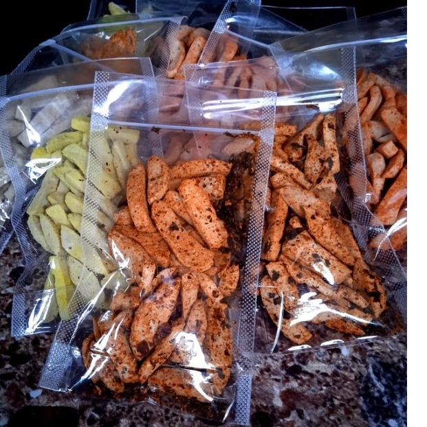 

9.9 Brand basreng pedas extrak daun jeruk paket 3pcs kemasan plastik standing pouch 10×17 50gram