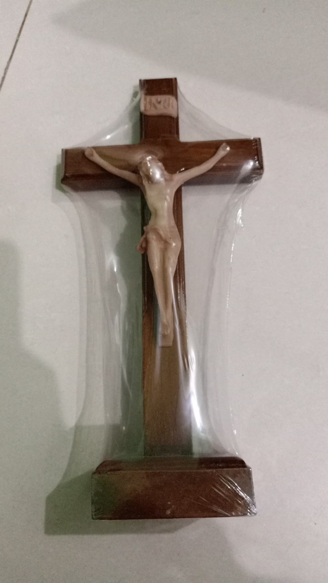 Salib Duduk Kayu 27 Cm