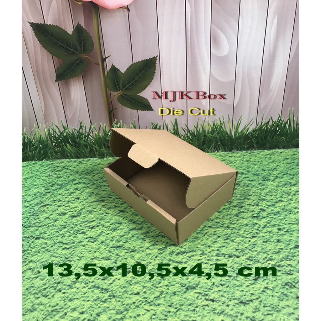 

Kardus Karton Uk, 13,5x10,5x4,5 cm..Die Cut packing kue-aksesoris-dll