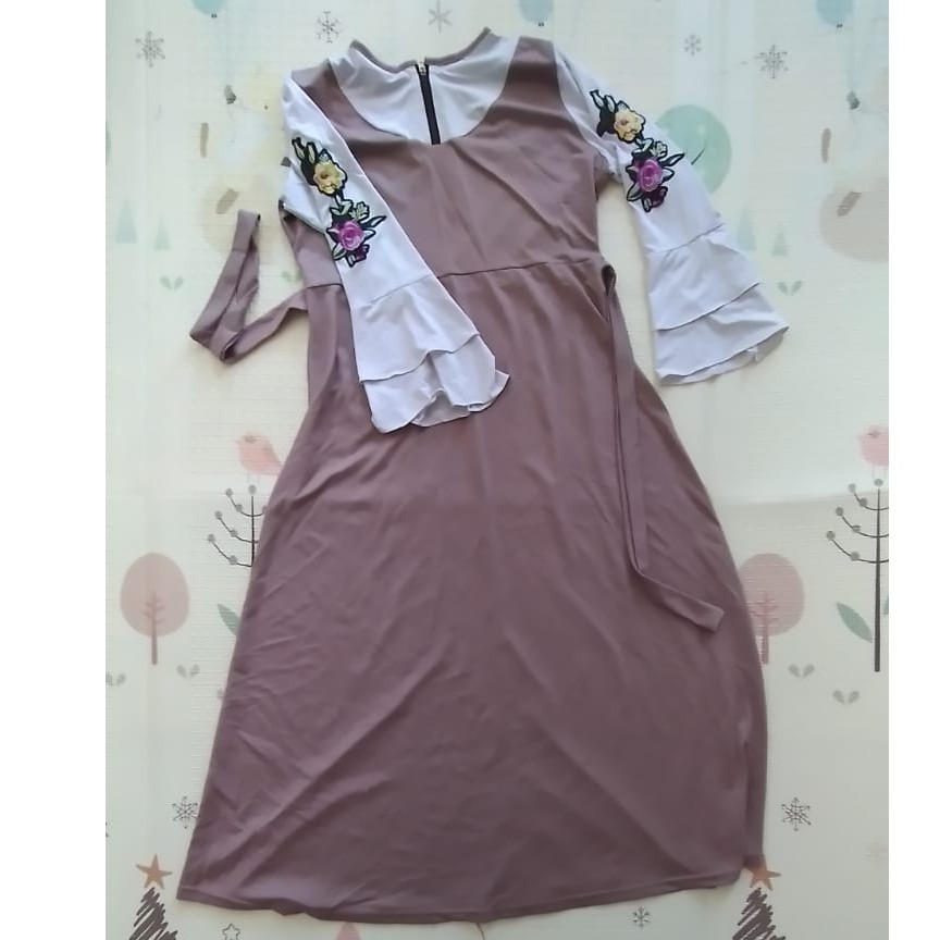 Gamis Preloved Coklat-Putih Bordir bunga