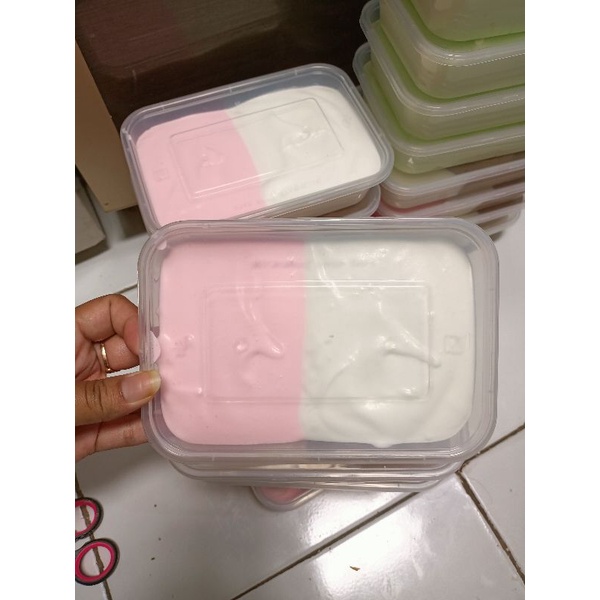 

ice cream vanilla strawbery