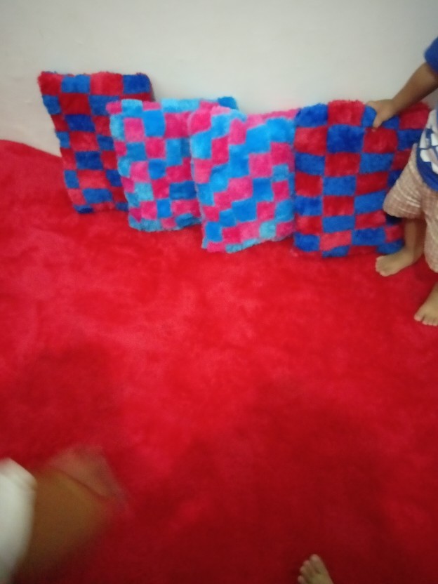 Bantal Bulu Rasfuf Isi Full Dacron Motif. Catur