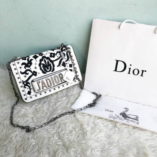 

DIOR BLACKMAKRL FREE PAPERBAG