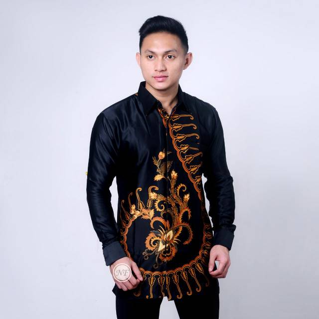 Kemeja batik semi sutra dalam full puring