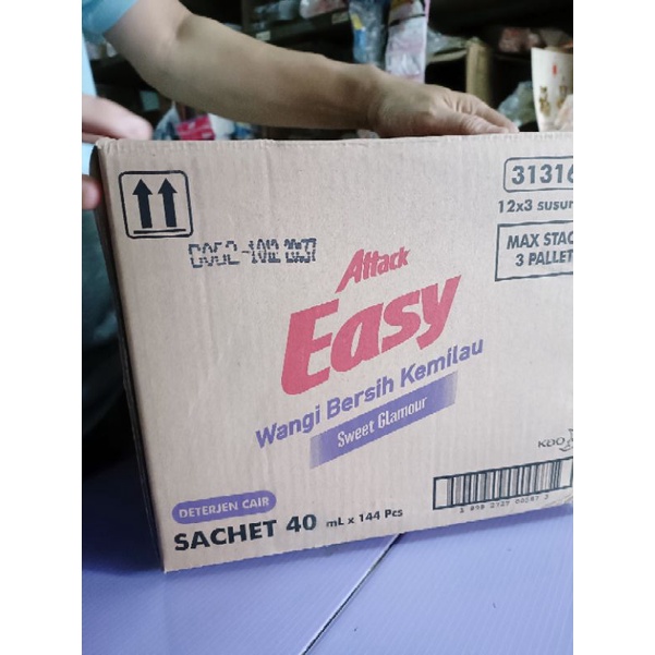 ATTACK EASY DETERJEN CAIR UNGU DAN PINK  @±40ML*12 BKS