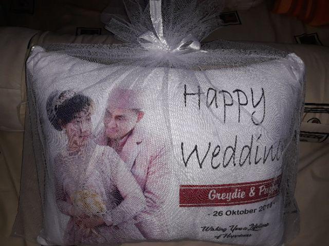 Exclusive | Bantal Foto Untuk Kado Souvenir Hadiah Bisa Pasang Foto Sendiri Gratis Desain