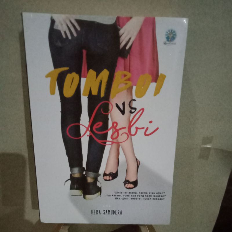 NOVEL TOMBOY VS LESBI