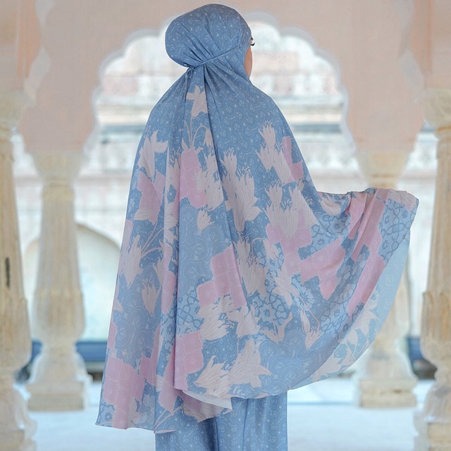 Buttonscarves maharani prayer robe blue