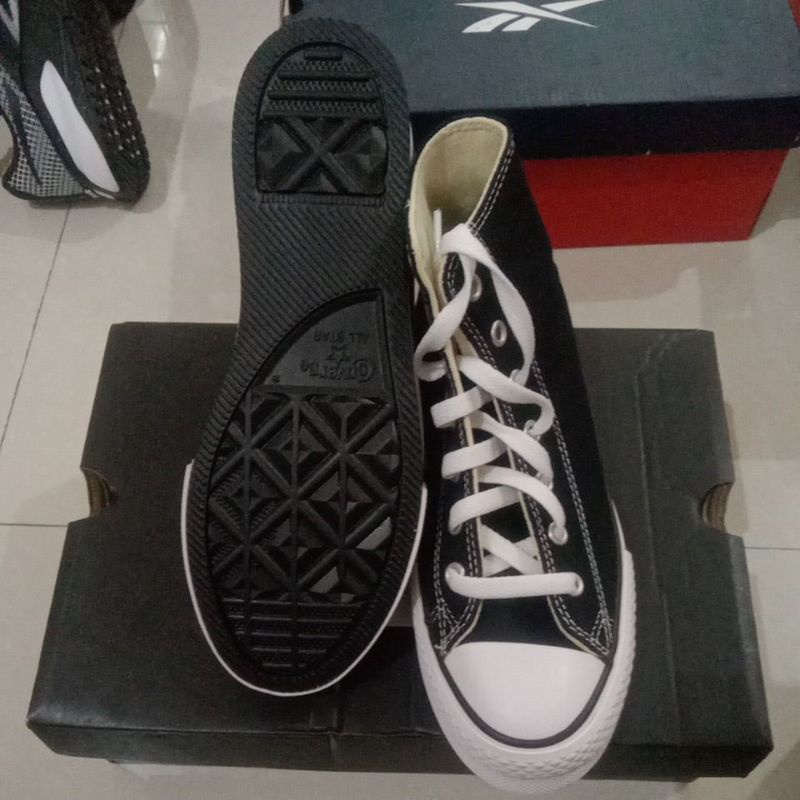 Sepatu Converse 272855C