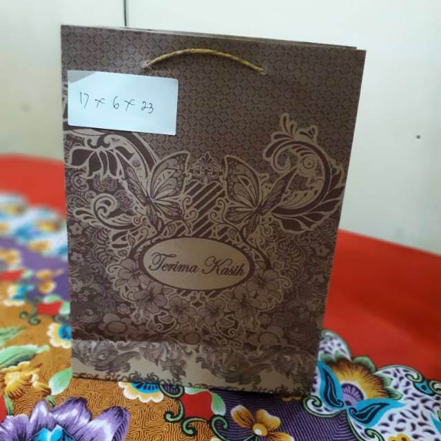 

PAPERBAG MOTIV BATIK, SIZE KECIL, PXLXT 17X6X23