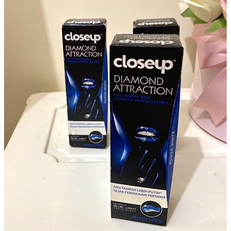 Close Up Diamond Attraction Blue Light Toothpaste