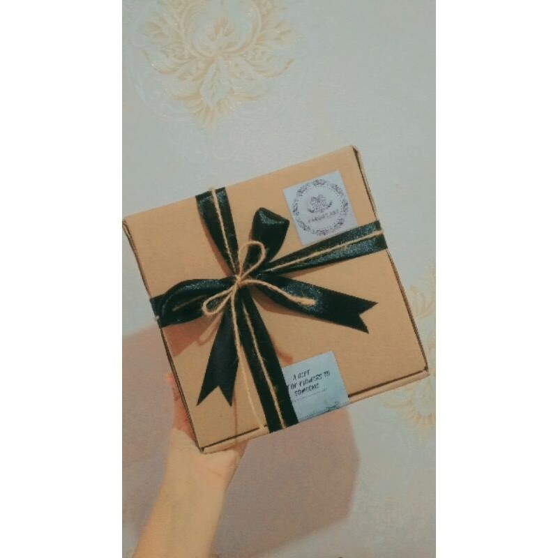 

Costum/Request Isi Hampers | Bucket | Gift | Box Wisuda/Graduation, Anniversary, Birthday