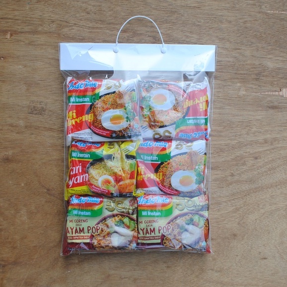 

Tas plastik OPP 27x37 cm isi 20 pcs sandal ulang tahun baju kaos snack souvenir