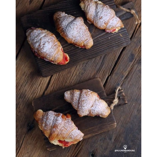 

croissant strawberry