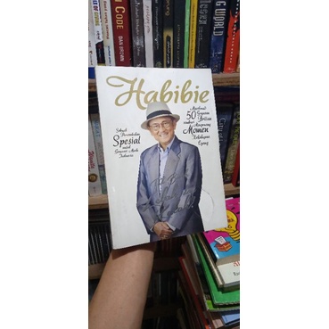 

BUKU HABIBI SEBUAH PERSEMBAHAN SPESIAL UNTUK GENERASI MUDA INDONESIA