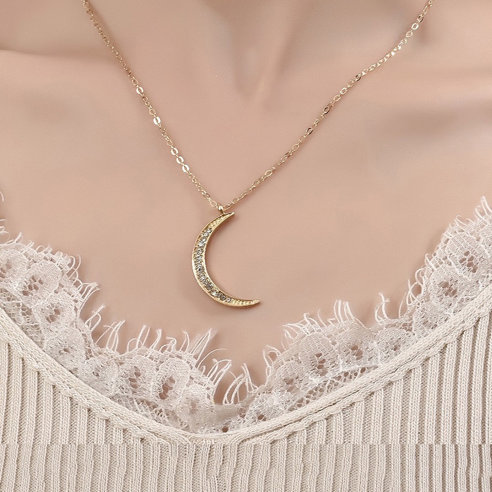 Kalung Rantai Choker Liontin Bulan Sabit Geometris Warna Emas / Silver Untuk Wanita