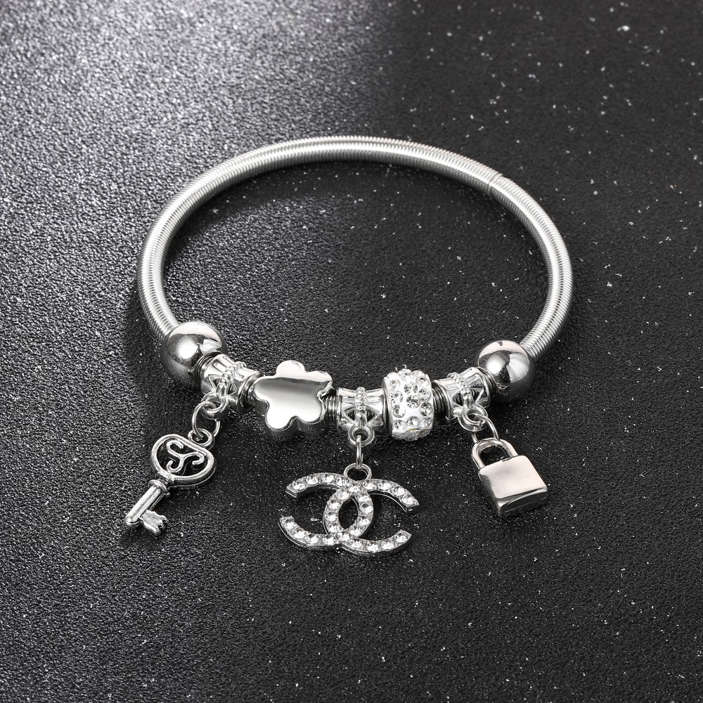 Gelang Liontin Berbentuk Hati Aksesoris Fashion Korea untuk Wanita Q14