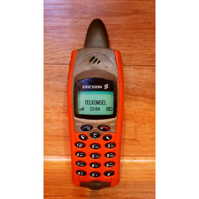 HP Outdoor Ericsson R310 R310s aka Hiu Anti Air Ada Lidah Bawah Not R190 or R320 or GH688