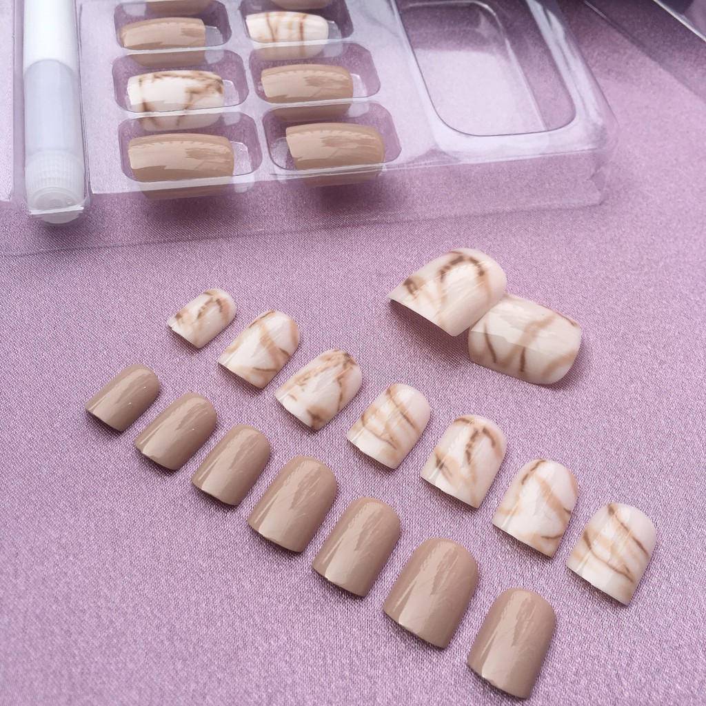 Ash Marble Nails / Kuku Palsu Wanita Impor