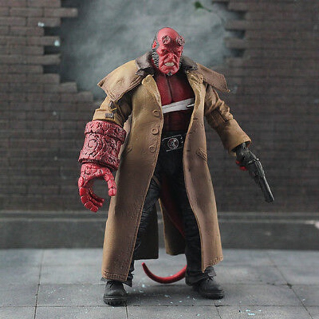 ACTION FIGURE HELLBOY MEZCO ORIGINAL SERIES 2