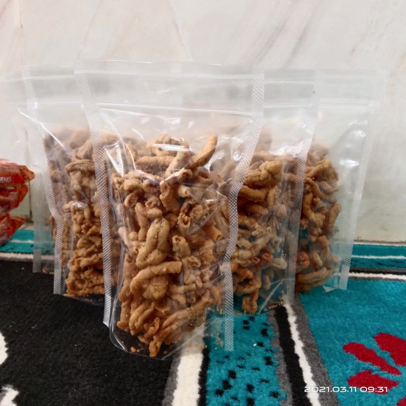 KRIPIK USUS / KERIPIK USUS AYAM / USUS KRISPI / USUS TEPUNG CRISPY NASHWA & LESTARI 140 GRAM KILOAN