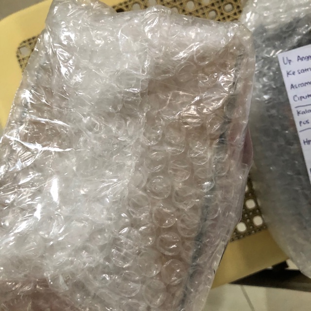 

TAMBAHAN BUBBLE WRAP PADA PAKET