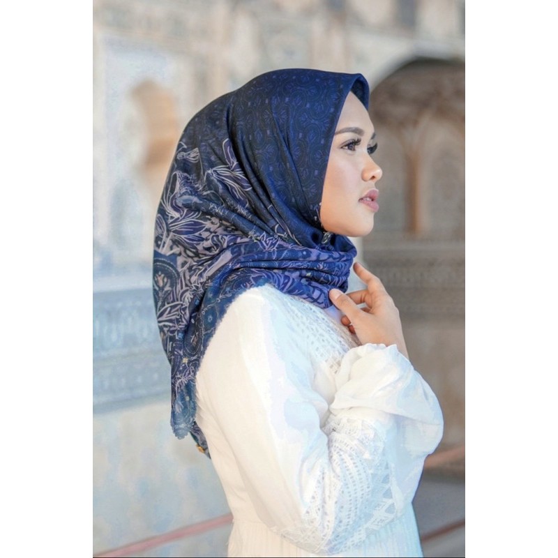 NEW MINOR DEFECT Buttonscarves Maharani NAVY