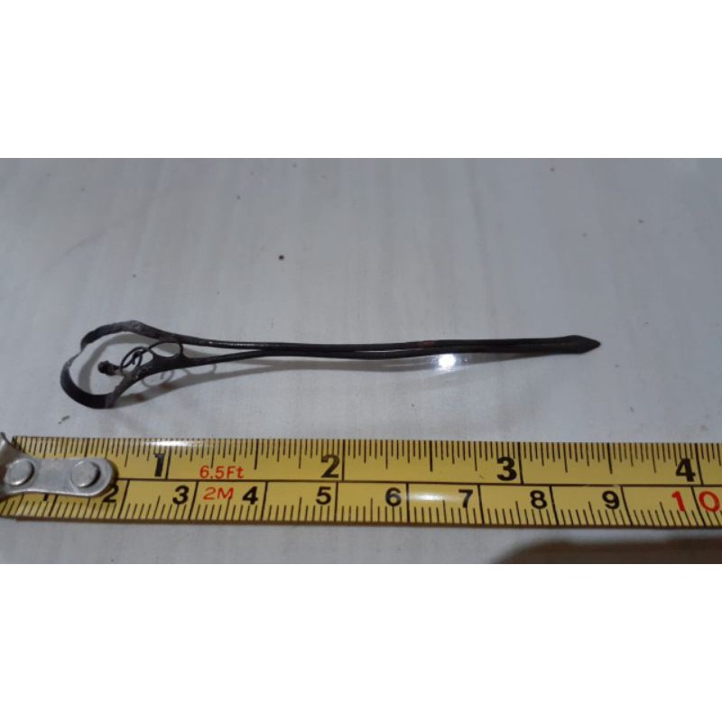 Tusuk konde kuningan temuan sungai