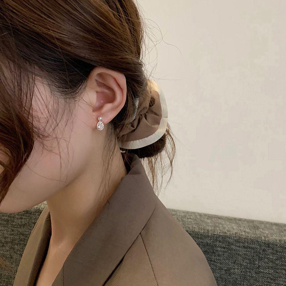 Anting Stud Hias Mutiara Bahan Zirkon Gaya Korea Untuk Wanita