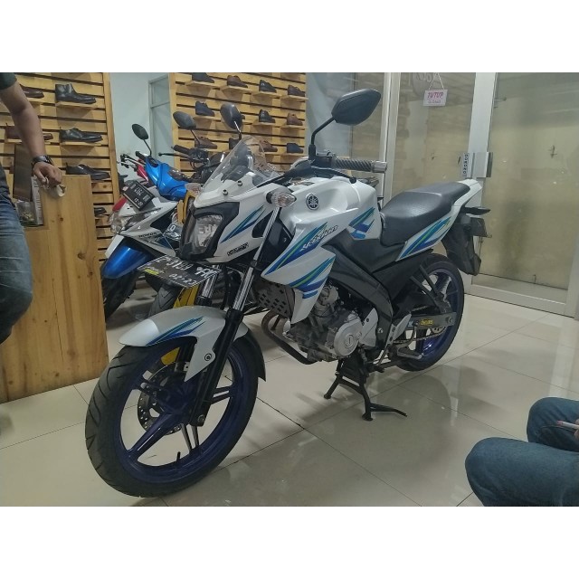 STRIPING  FZ150I VIXION NVL GENOSIDE