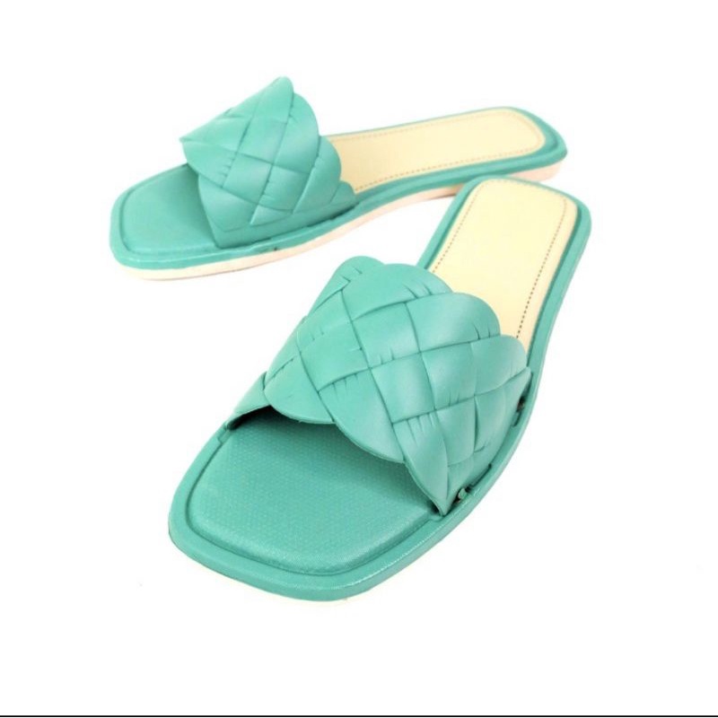 Sandal boloni gisel