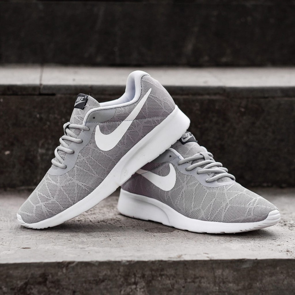 nike tanjun grey sneakers