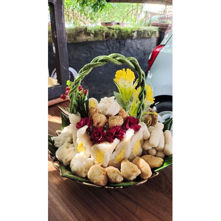 

Tumpeng Pempek Palembang