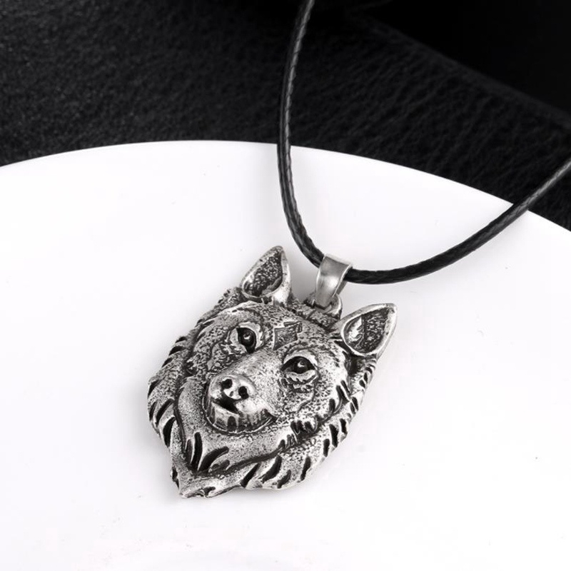 Kalung Liontin Pola Serigala Pria / Aksesoris Perhiasan Fashion Punk