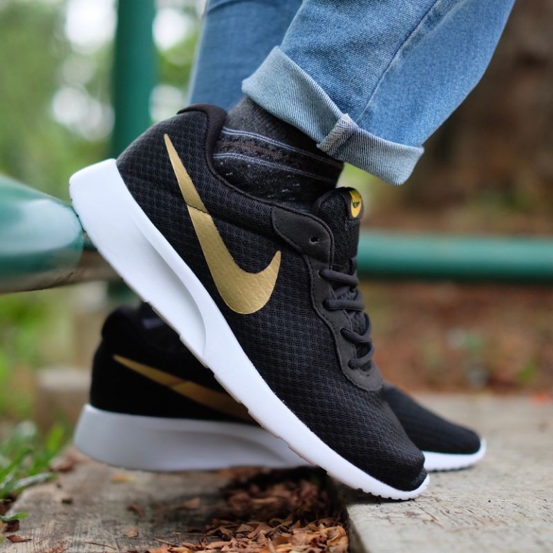 nike black tanjun trainers