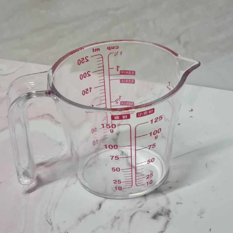 Zoe plastic measuring cup 250ml / gelas takar