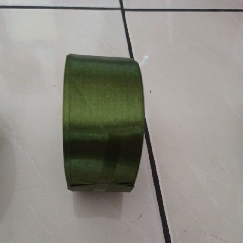 

1 roll pita satin hijau lumut 1,5inchi 4cm 25yard