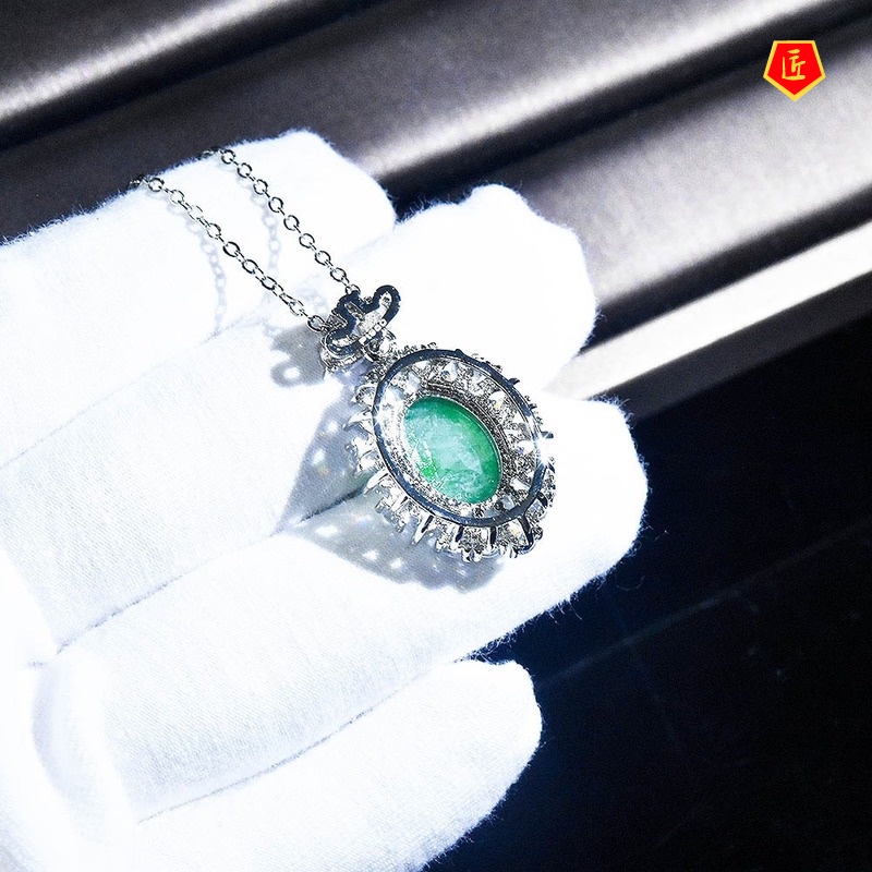 [Ready Stock]Emerald Diamond Pendant Luxury Necklace for Women