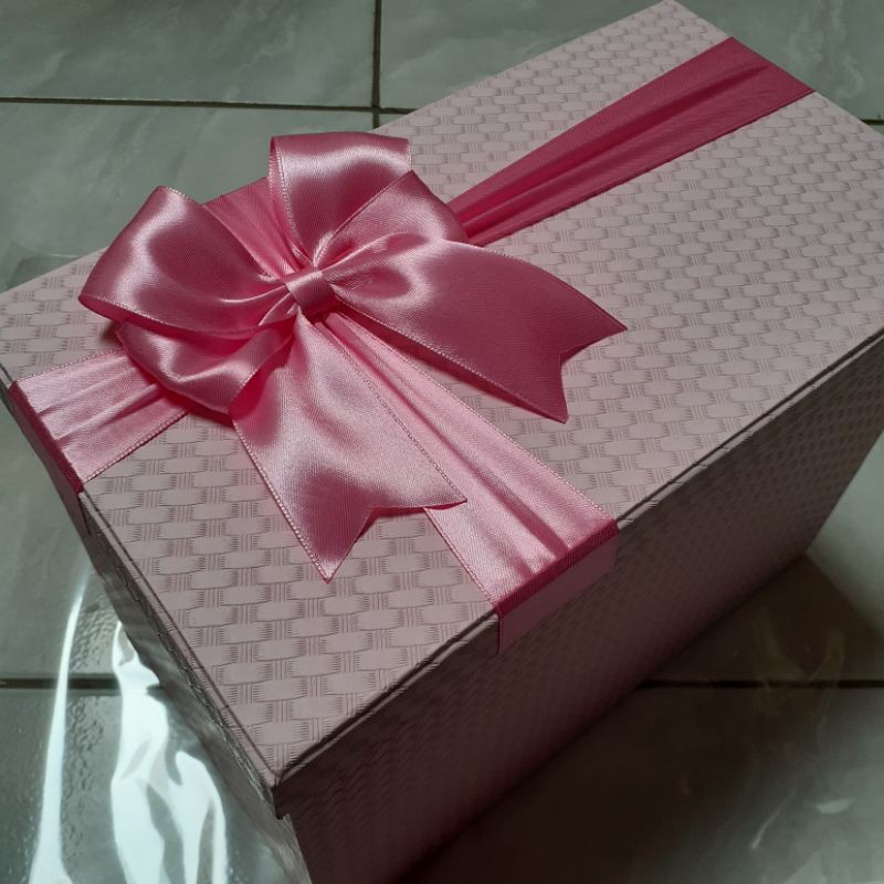 KOTAK HADIAH PINK DION BAHAN HARDBOX BISA CUSTOM UKURAN