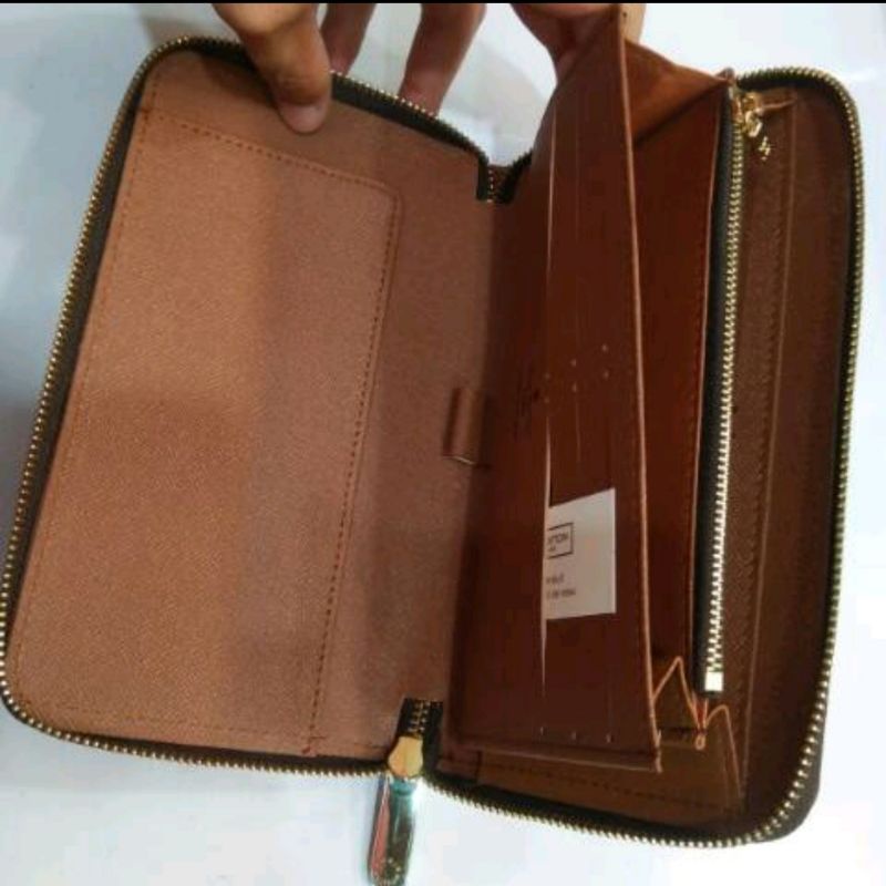 DOMPET WANITA LV 012 / 60003 PASSPORT WALLET LV muat hp juga