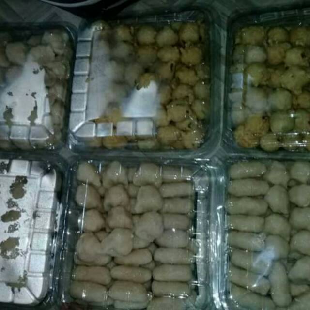 

Pempek ikan gabus "Cek Yaya" Palembang