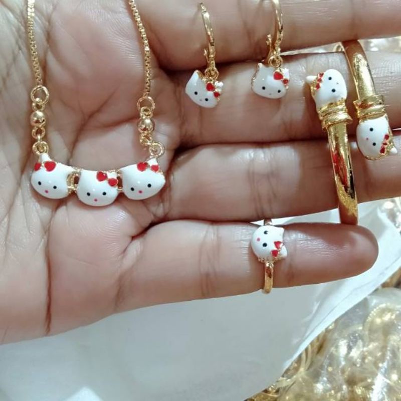 Gelang kalung anting dan cincin anak