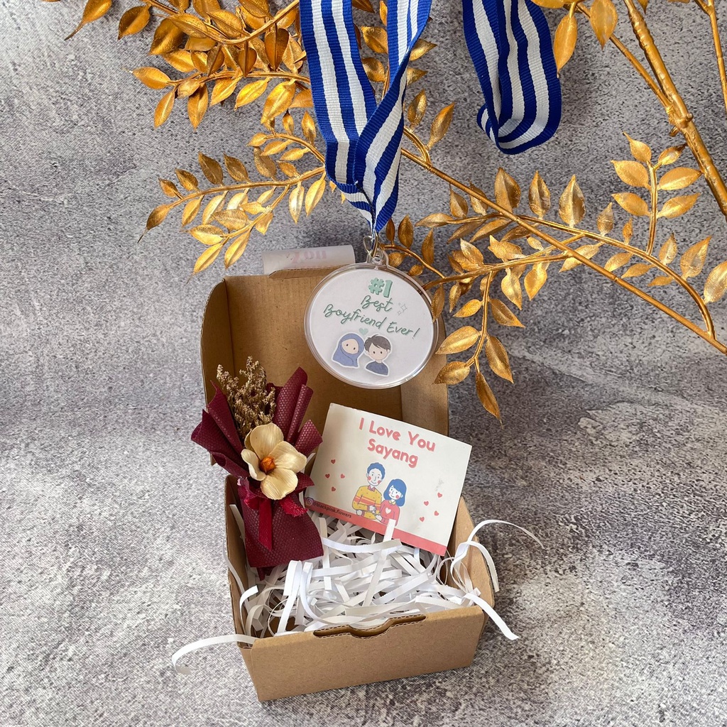 SEHARI JADI Gift Box Medali Akrilik Custom Hampers Sekolah Wisuda Kelulusan Graduation Kado Unik Hadiah Ultah boyfriend