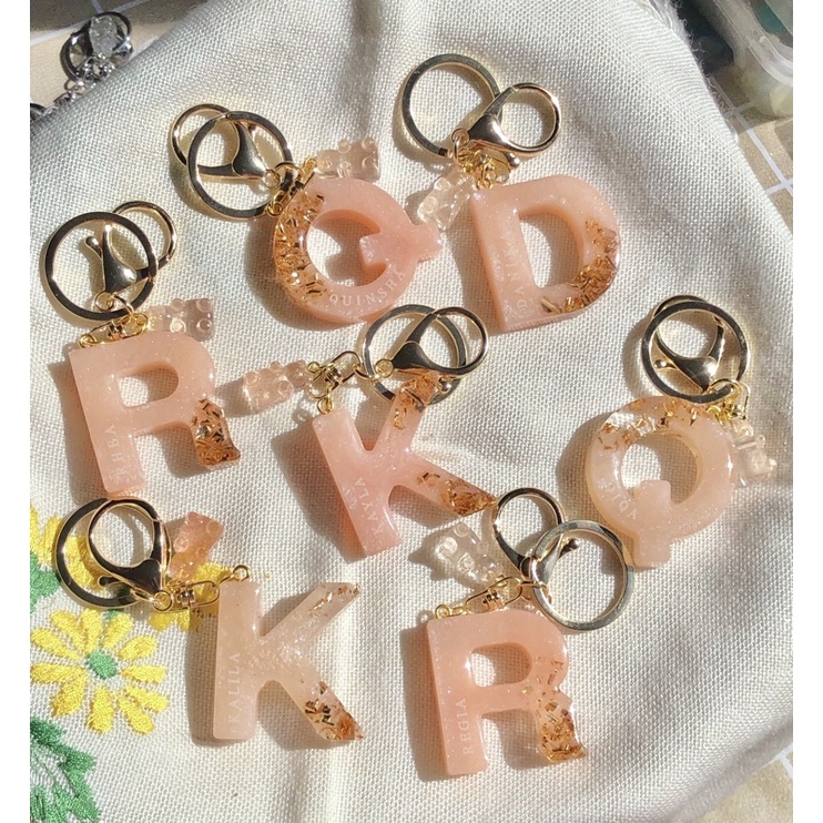 ALPHABET RESIN KEYCHAIN | GANTUNGAN KUNCI RESIN ALPHABET DAN ANGKA CUSTOM NAMA.
