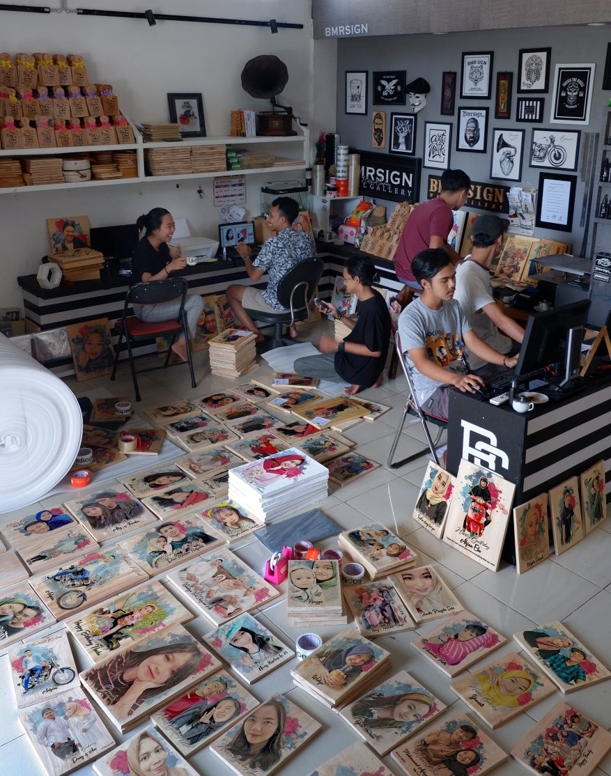 Ornamen Siku Emas Ukir Tanggung